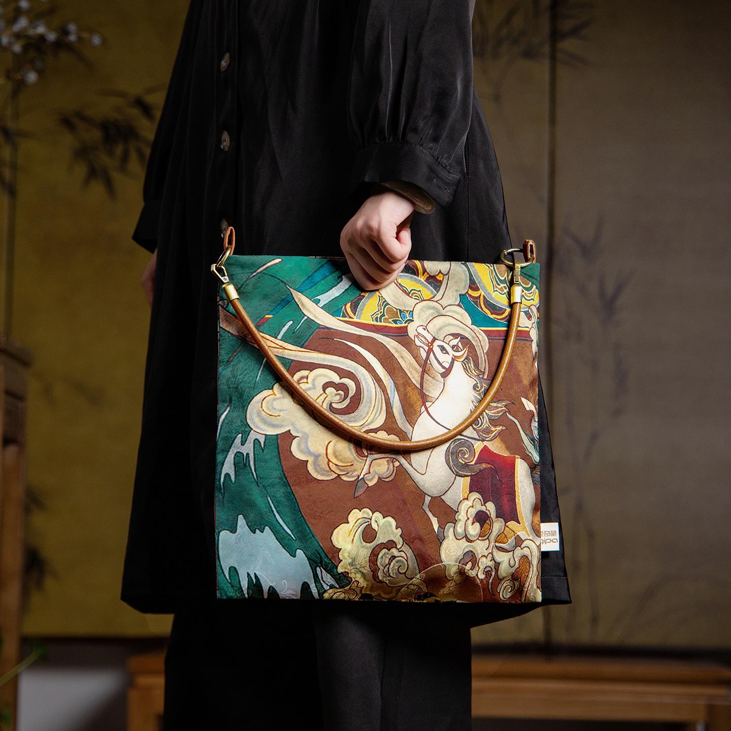 

iQipa Xiangyunsha Cloth Shoulder Handbag - Qing Su Bronze National Style