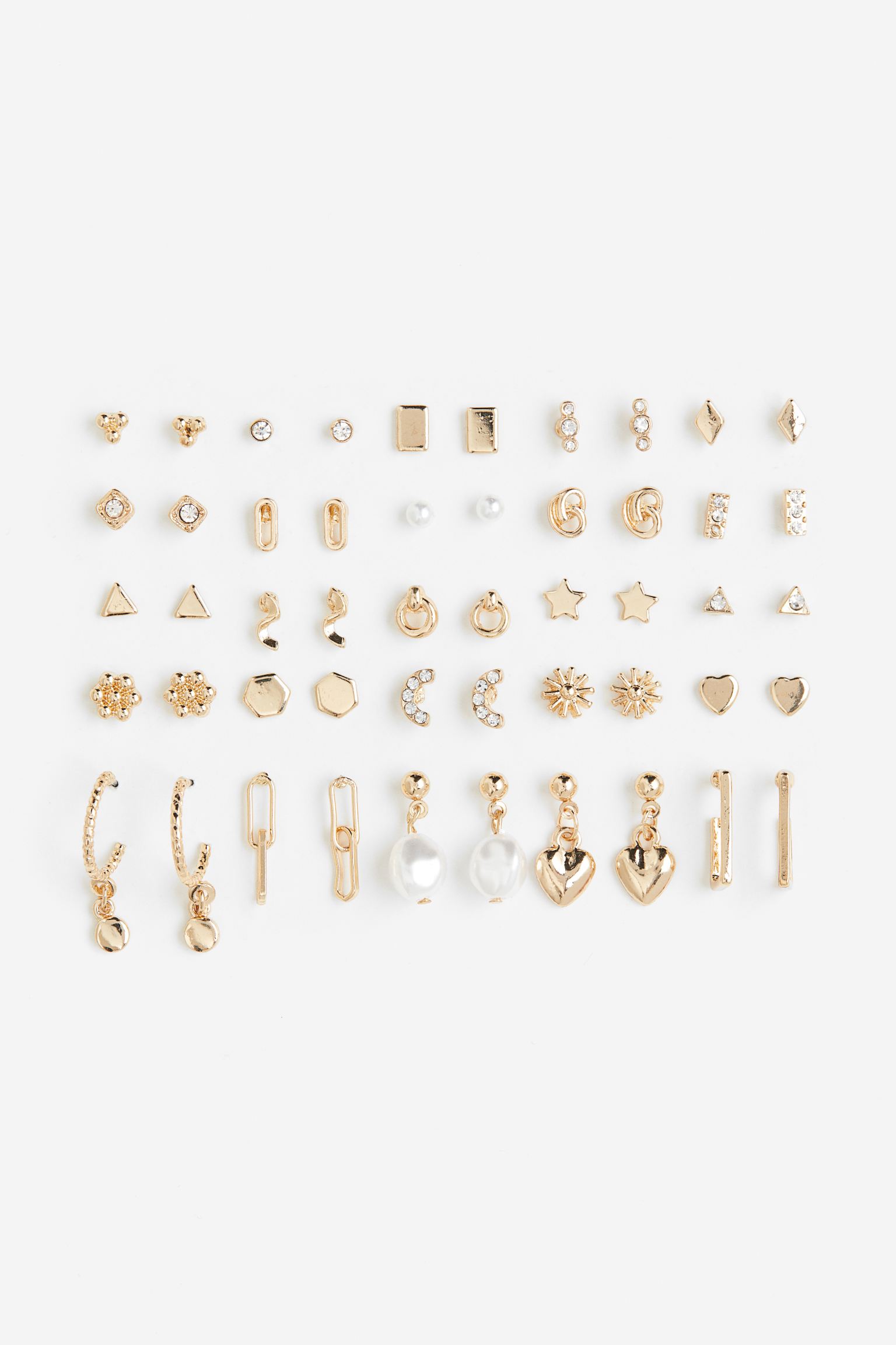 

25 пар сережек и пусетов.