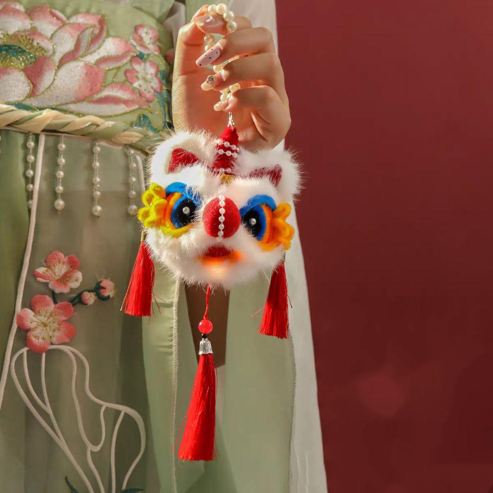 Handheld New Year Luminous Lantern Twisted Stick Lion Lantern Keychain Plush Lion Pendant  Children