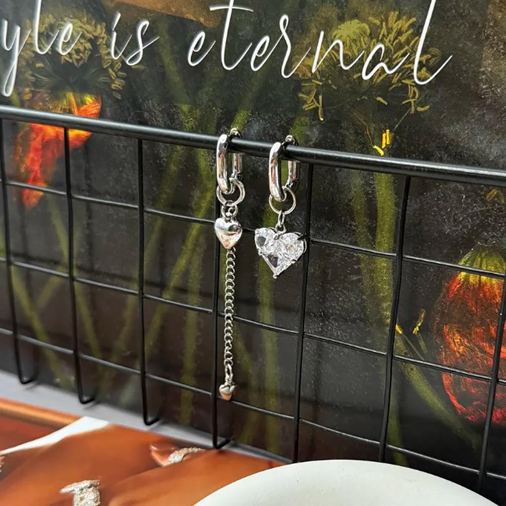 Nuovi Orecchini Pendenti Punk a Forma di Cuore di Pesca con Zirconi per Donna Asimmetrici Semplici alla Moda Geometrici Cerchiari Fibbia per Orecchio Gioielli Regalo 2026