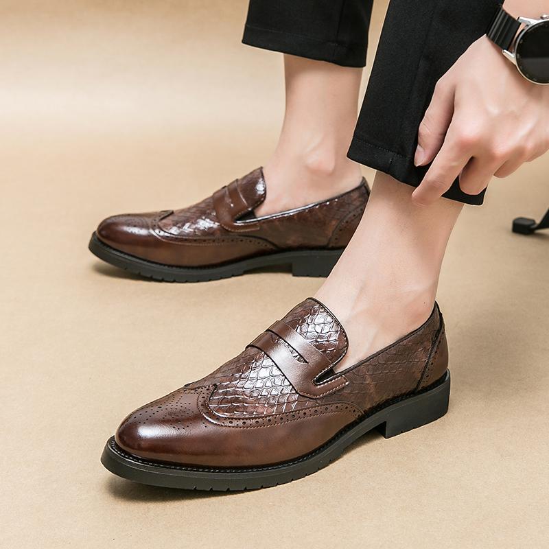 Fashion Gentlemans Stylish Genuine Leather Men Casual Shoes Classic Handmade Leather Shoes Comfortable Business Thick Soled Shoes Spring