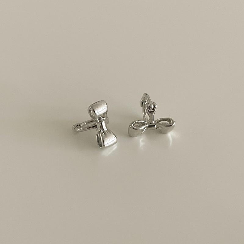 

Small Glossy Bow Metal Ear Buckle Female Simple Sweet Fresh Cute Fashion Personality Versatile Earrings