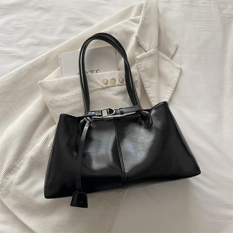 2026 New Fashion Summer Women's Shoulder Bag Large Capacity Simple Lazy Style Tote Bag Casual Magnetic Buckle Handbags