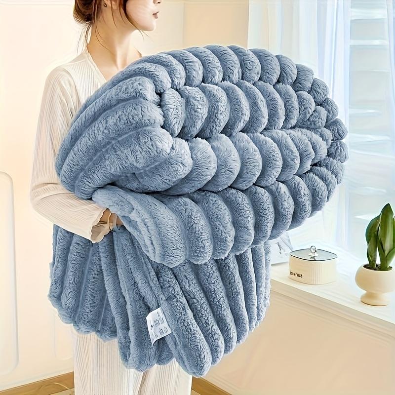 Blanket Soft and Comfortable Faux Rabbit Hair Reversible Blanket Thermal Fleece Blanket Nap Blanket Air Conditioning Blanket Office Outdoor Camping