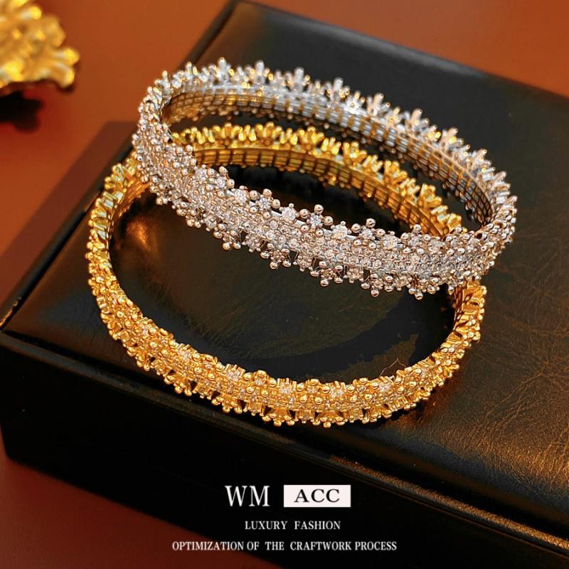 Elegant Hollow Out Floral Edge CZ Stone Inlaid Gold Plated Copper Bracelet Women Lightweight Fashionable Accessory