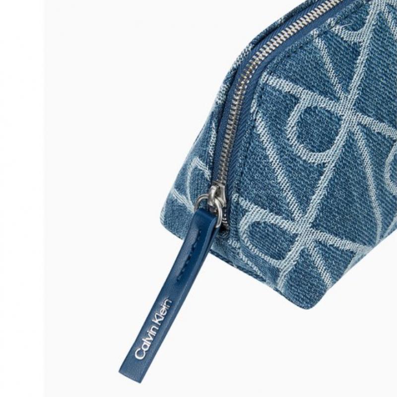 Calvin Klein JeanS Women S Emblem Denim Beauty caSe 4f1175g Ybn 