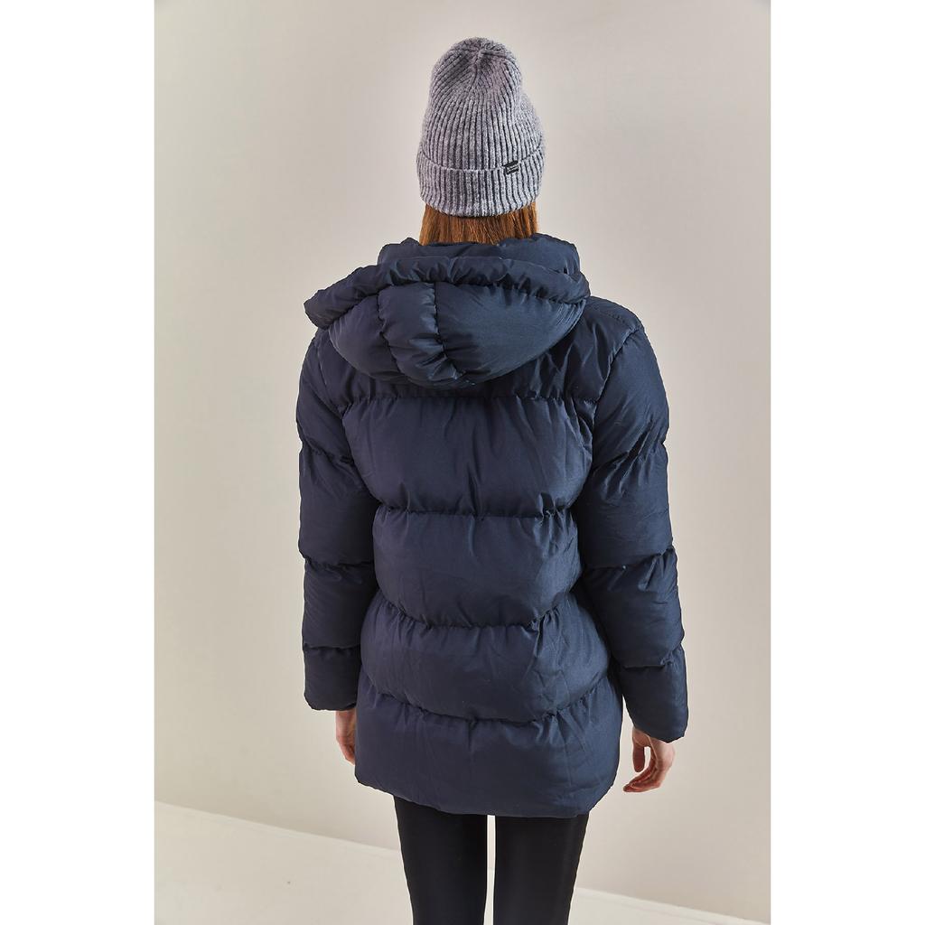 Langer Puffermantel mit Kapuze für Damen und Spitze