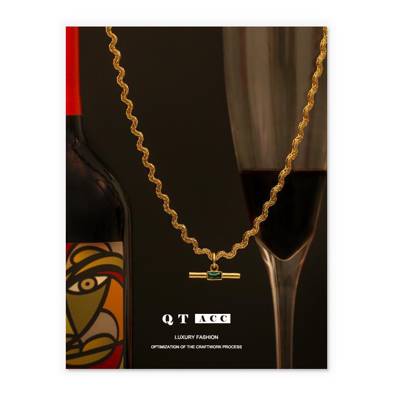 18K Gold Plated Korean Retro Curved Chain Necklace with Emerald Zircon for Women (Autumn/Winter)