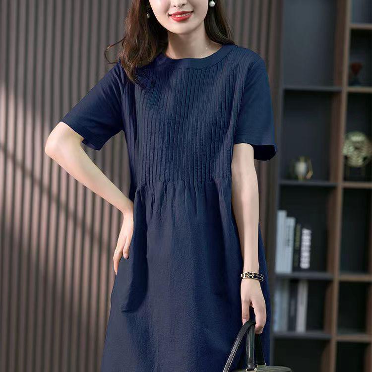 Šaty střední délky z bavlny a lnu v korejském stylu s volnými harmonikovými sklady, léto 2023 - Zeštíhlující design s krátkým rukávem pro ženy