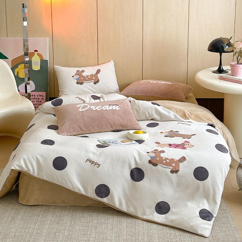 Thickened Milk Fleece Girl Heart Mengmeng Kitten Bed Four-Piece Set Coral Fleece 1.5 Meters