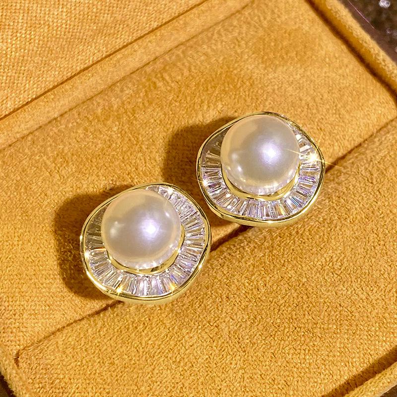 Cao Shi Trendy Irregular Round Stud Earrings: Imitation Pearl & Gentle Fragrance Style for Women