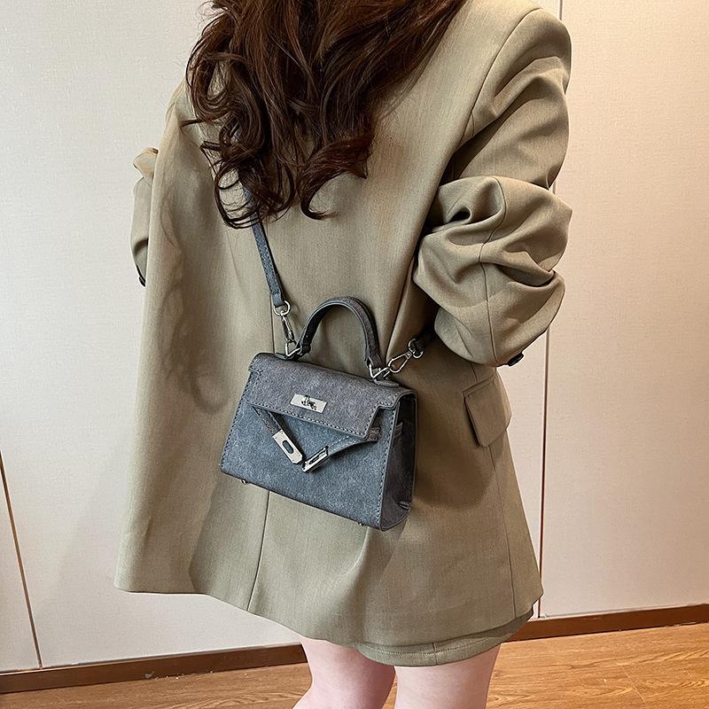 Portable Fashion Bag Women's 2025 Summer New Simple Casual Shoulder Bag Niche High-end Messenger Bag