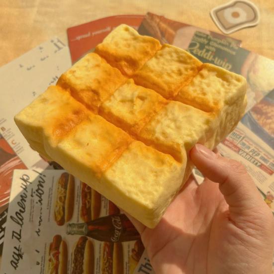 Soft Toast Squeeze Toy Slow-Rising PU Fidget for Stress Relief Realistic Bread-Shaped Decompression Gadget for Kids Adults