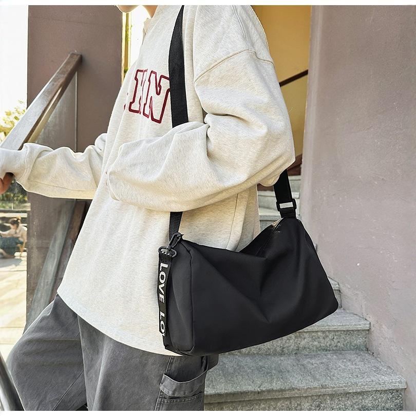 Multi Functional Fitness Bags Women and Men Slung Travel Bags Sports Bags and Large Capacity Satchel Training Bags.