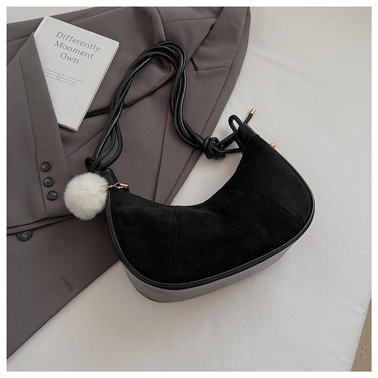 

Матовая ретро сумка-пельмень женская 2025 новая большая вместимость подмышечная сумка на плечо повседневная для поездок круассан чёрный