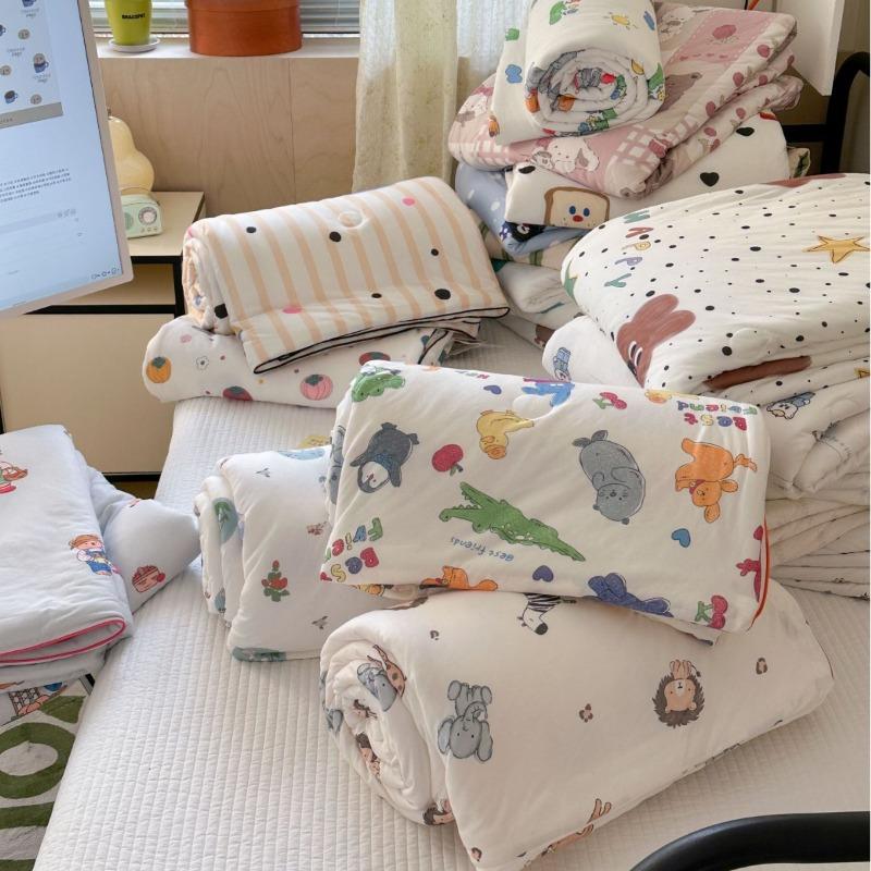 Lightweight Knitted Comforter Cute Cartoon Pattern Skin Friendly Thin Summer Quilt Air Conditioner Duvet for Home