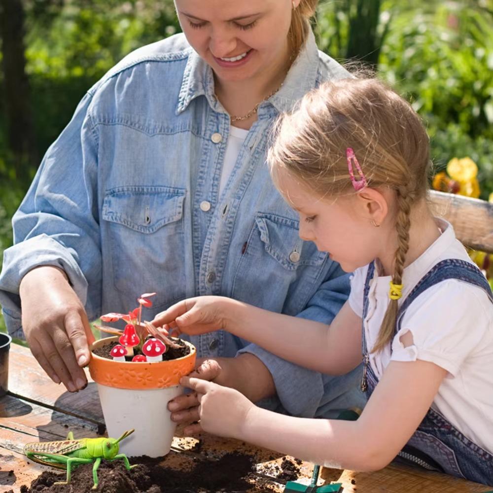 2Pcs Cartoon Locust Statue Vivid Animal Toys Funny Locust Animal Model Garden