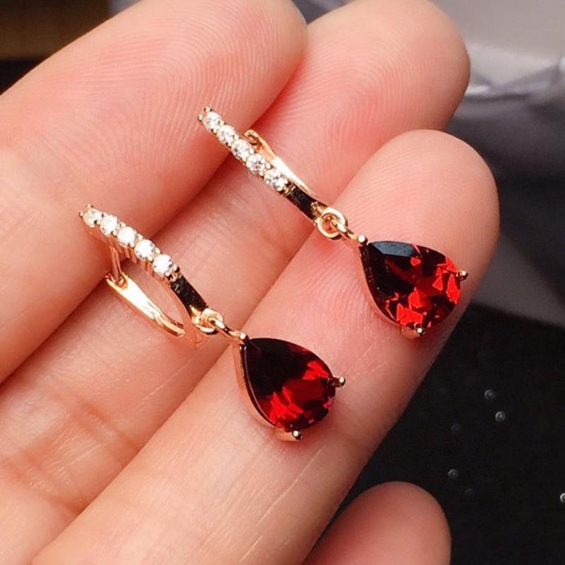 

Новинка Серьги с инкрустацией рубинами винно-красного цвета для женщин Изысканные и простые серьги-капельки Модные украшения для вечеринки