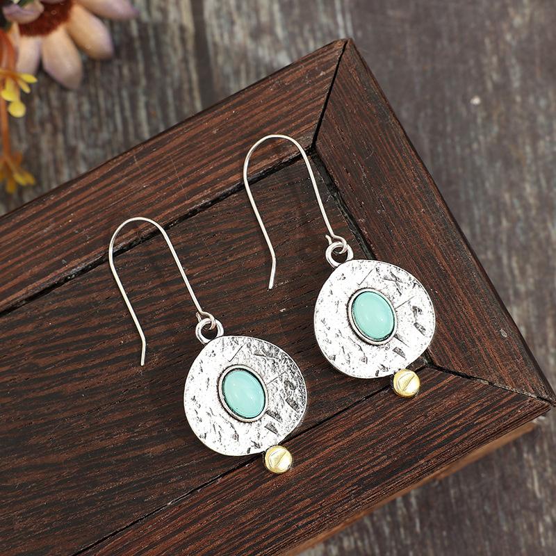 Vintage Oval Inlaid with Green Stones Earrings Ethnic Silver Color Metal Carving Pattern Dangle Earrings for Women Jewelry