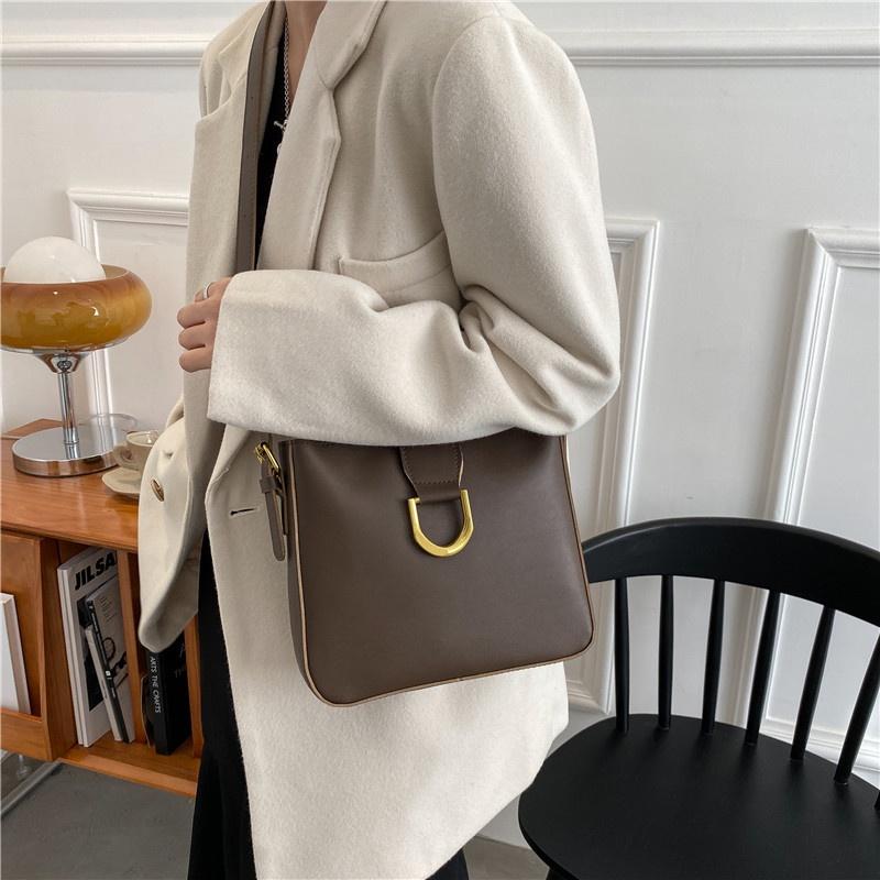 IELGY Women's Vintage Versatile Messenger Bag Textured Fashion Shoulder Bucket Bag