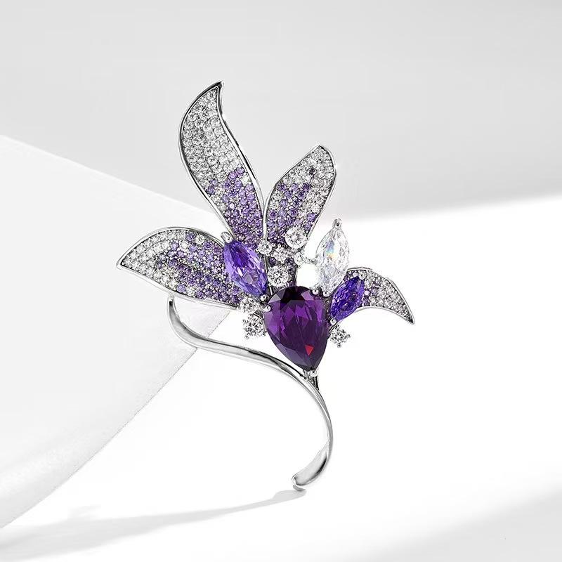 Retro Purple Lily Pin Elegant Temperament Crystal Decorative Corsage Female Floral Styling Jewelry