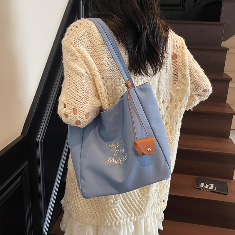 Casual Large-capacity Lightweight Handbag Female New Student Class Commute Shoulder Underarm Tote Bag