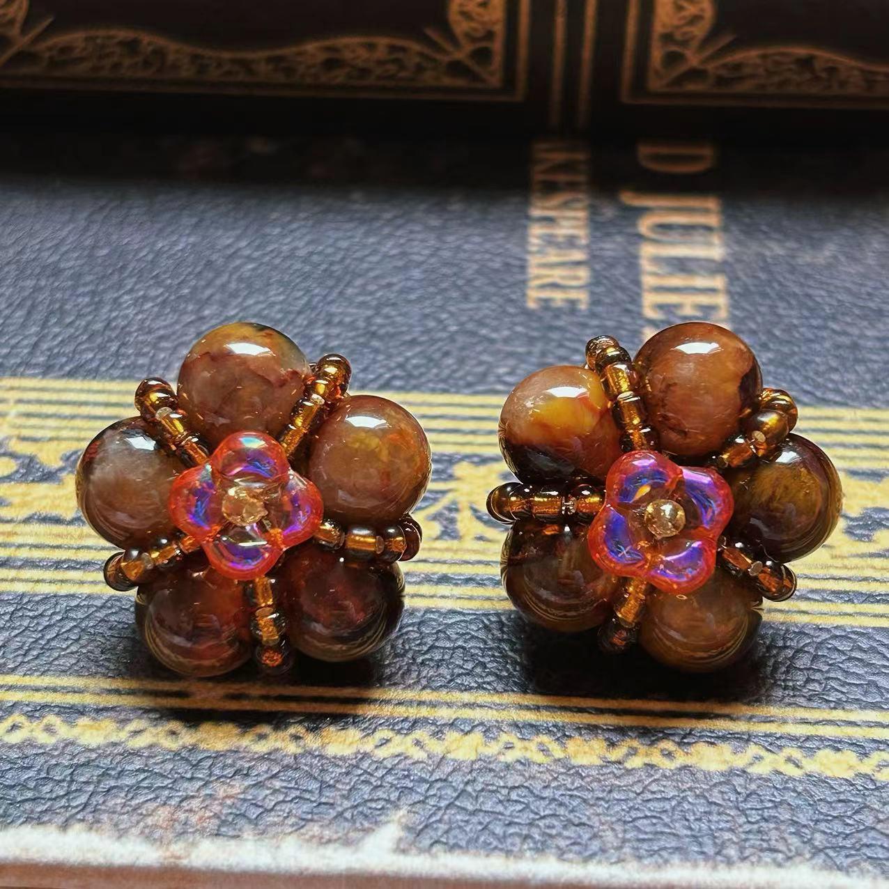 

Винтажные клипсы ручной работы с цветочным дизайном и натуральным питерситом