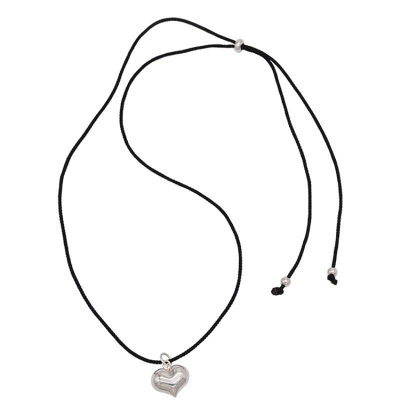 

Fashion Trend Niche Sense Love Pendant Collarbone Chain Temperament Simple Cold Wind Adjustable Black Rope Necklace 1