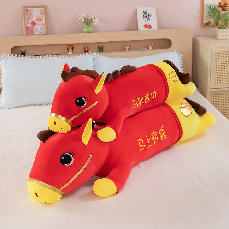 Neue Tierkreis-Pony-Puppe Maskottchen Jahr des Pferdes rotes Plüschtier wird bald gesegnet Puppe Neujahrsornament