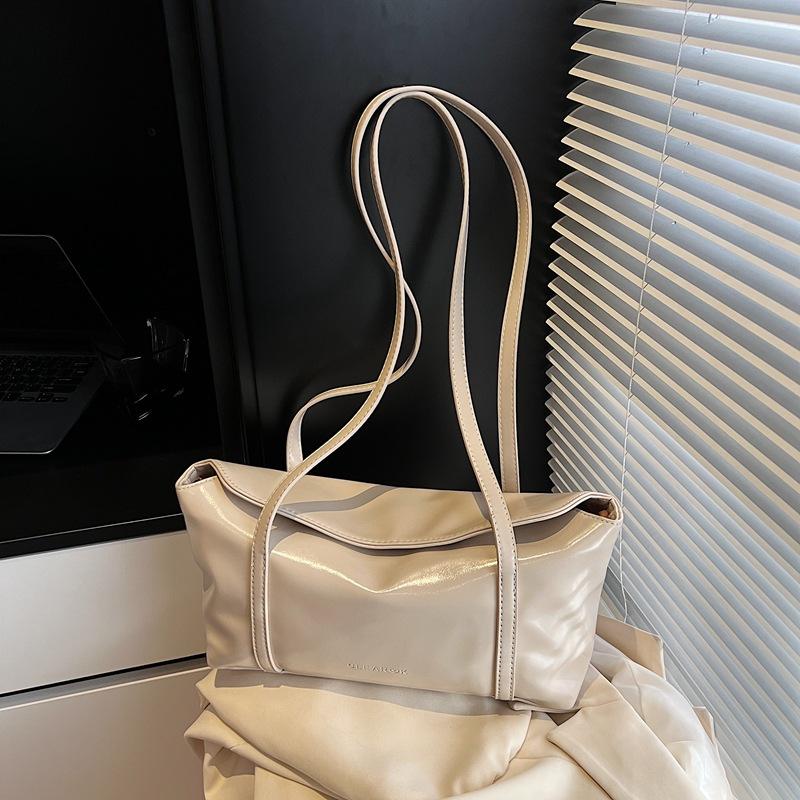 

Simple niche design oil wax leather French shoulder underarm bag women s 2025 new large-capacity versatile commuter bag 36*11*16