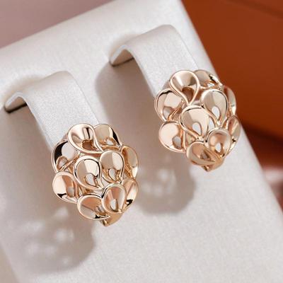 Orecchini lucidi dal design a goccia cava di personalità per le donne Accessori moda per feste Gioielli color oro