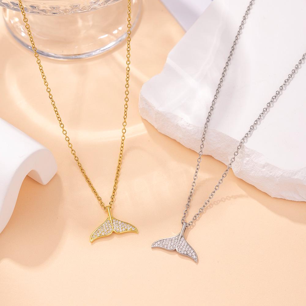 Women's Retro Light Luxury Pendant Necklace - Sweet & Cool Clavicle Chain, Non-fading, Fashionable & Exquisite Design