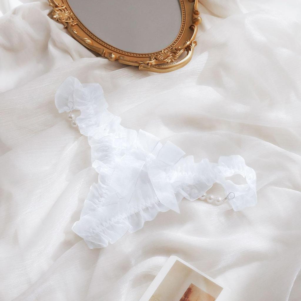 Sexy krajková tanga s nízkým pasem s korálkovými detaily a šifonovou volánkovou ozdobou pro ženy