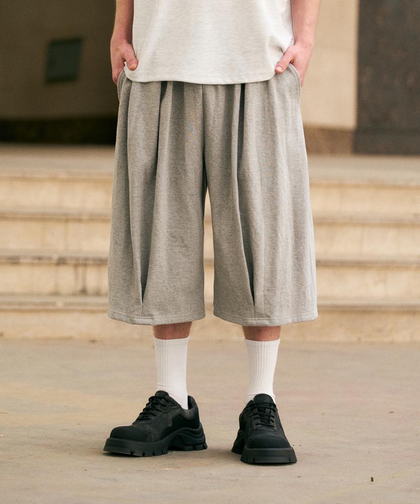 LIKE THE MOST Pintuck Balloon Wide Bermuda Cropped Sweatpants 2 Colors