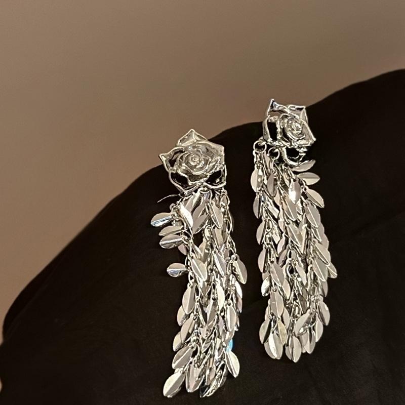 

Silver needle metal wind long rose flower fringed earrings exquisite earrings temperament earrings