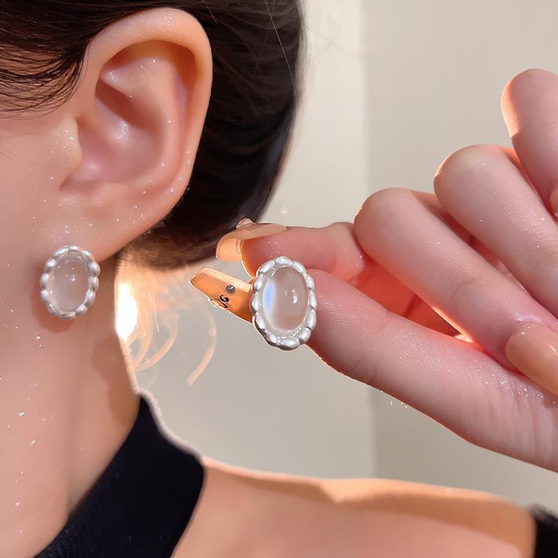 Французские ретро геометрические серьги-гвоздики с опалом женские нишевые простые персонализированные серьги 2025 новый дизайн украшения для ушей