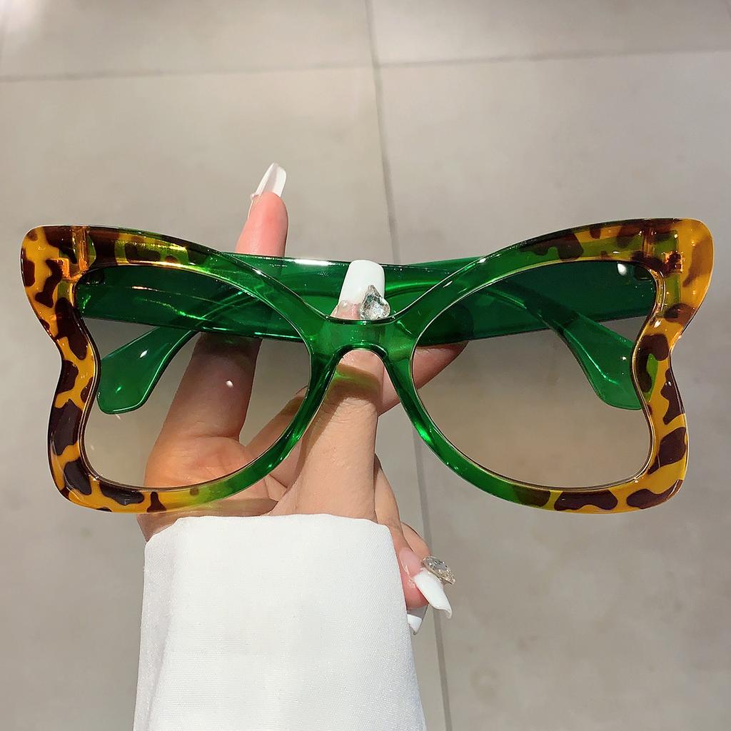Oversized Butterfly Shape Sunglasses  New Arrival Stylish Vintage Multicolor Shades Trendy Brand Design Women Eyewear