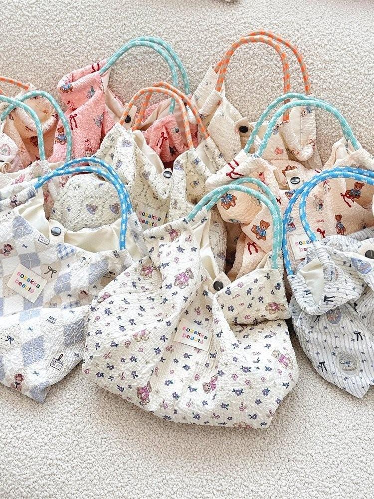 Large Capacity Korean Cartoon Embossed Canvas Tote Bag For Women Ideal For Beach Trips