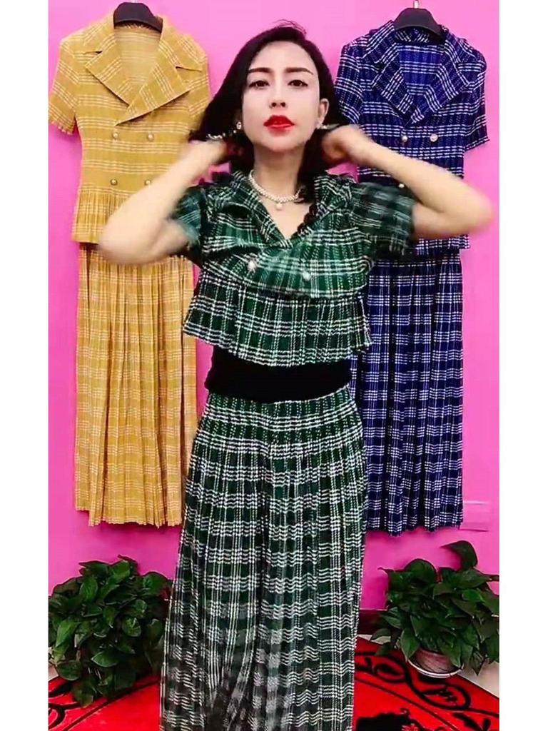 Damen 2025 Sommer Karoprint Anzug: Lockeres, Schlankmachendes, Altersreduzierendes Zweiteiler-Set mit Temperamentvollem Oberteil & Weitbeiniger Hose.