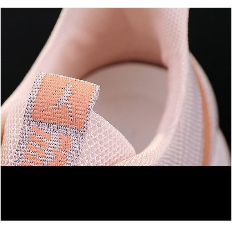 Women's Flying Textile Shoes Spring and Autumn Leisure Sports Soft Sole Light Running Shoes Breathable Non-slip Flat Mother's Shoes