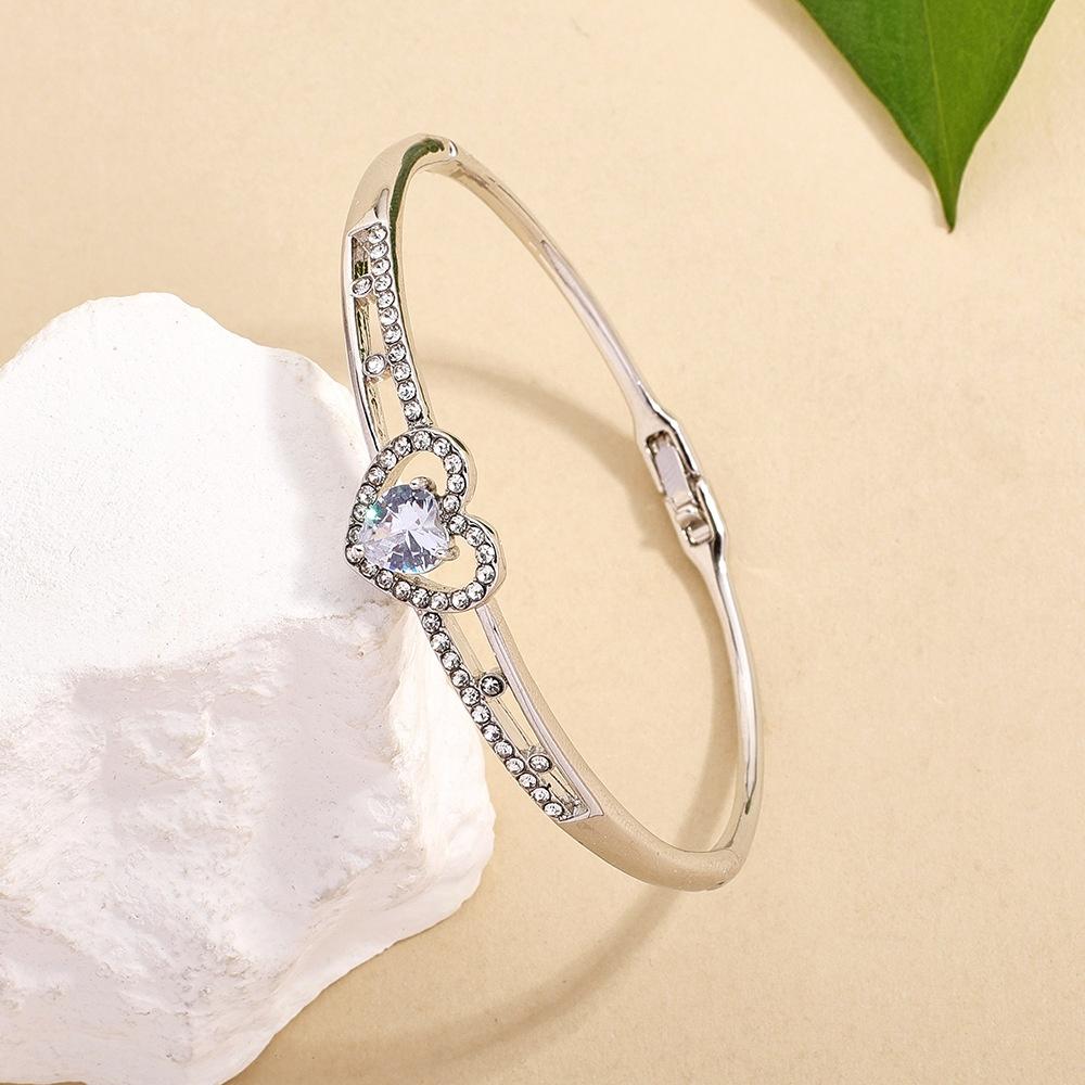 1pcs Zircon Decorative plate Women's Bracelet Heart shape Daily Accessories Summer Party Dating