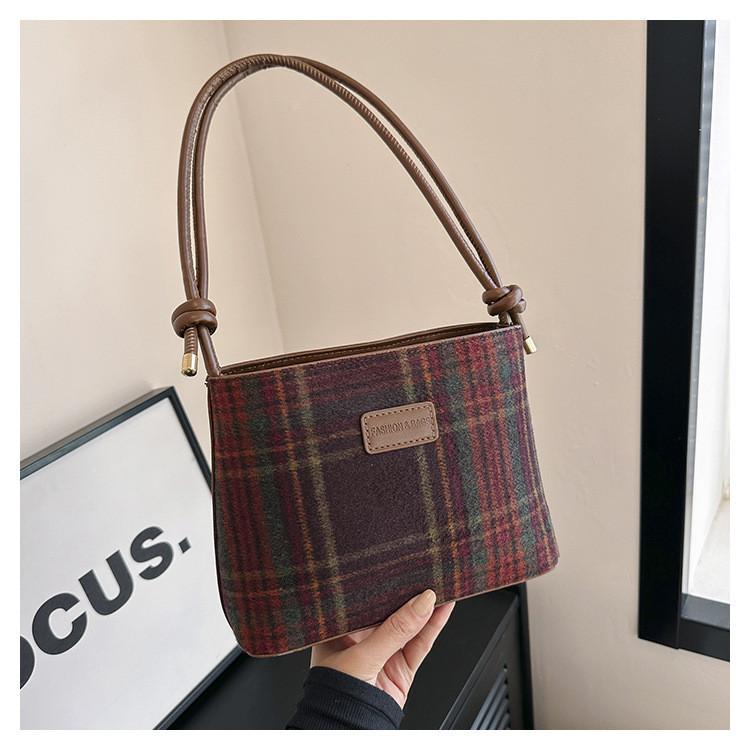 Trendy Soft Woolen Plaid Crossbody Bag For Daily Use With Urban Simplicity коричневый
