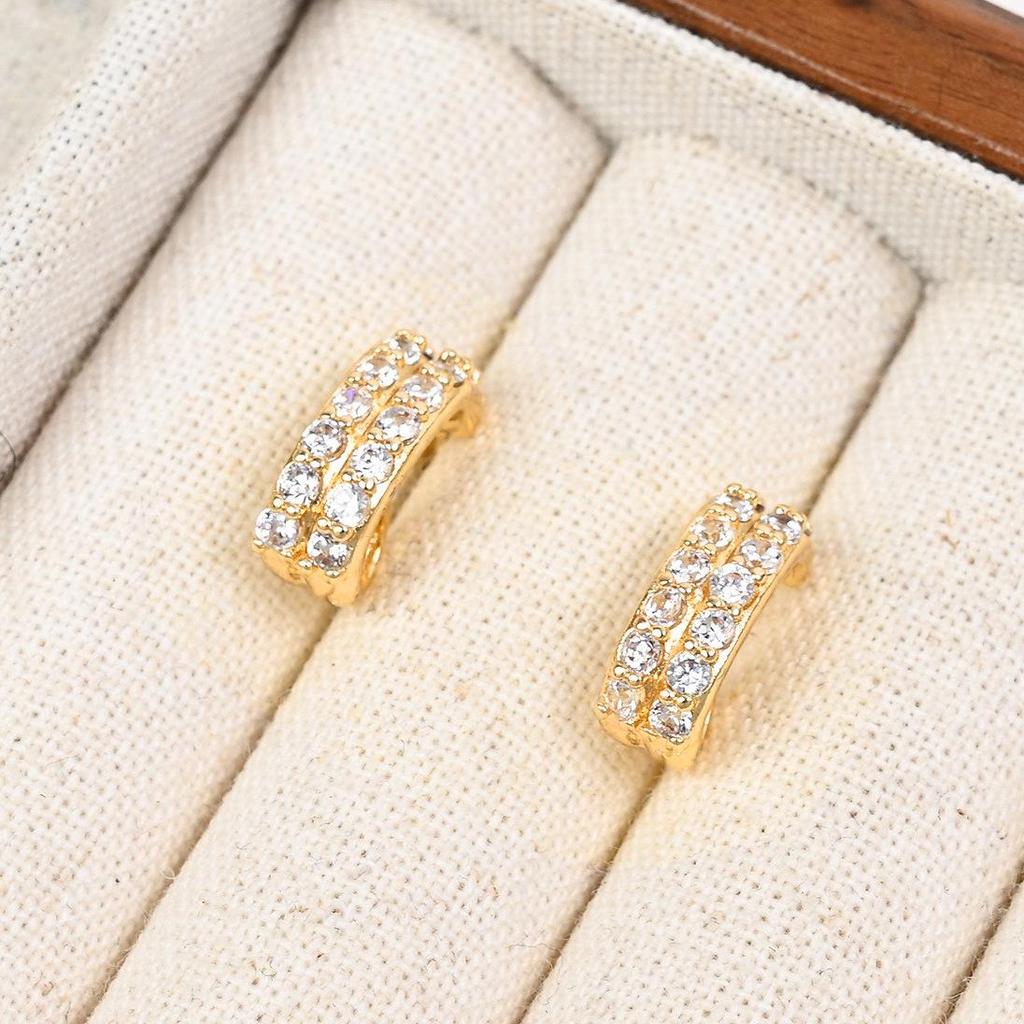 Gold-Plated Diamond Geometric C-Shaped Earrings - Women's High-End Niche Design, Fashionable and Elegant.