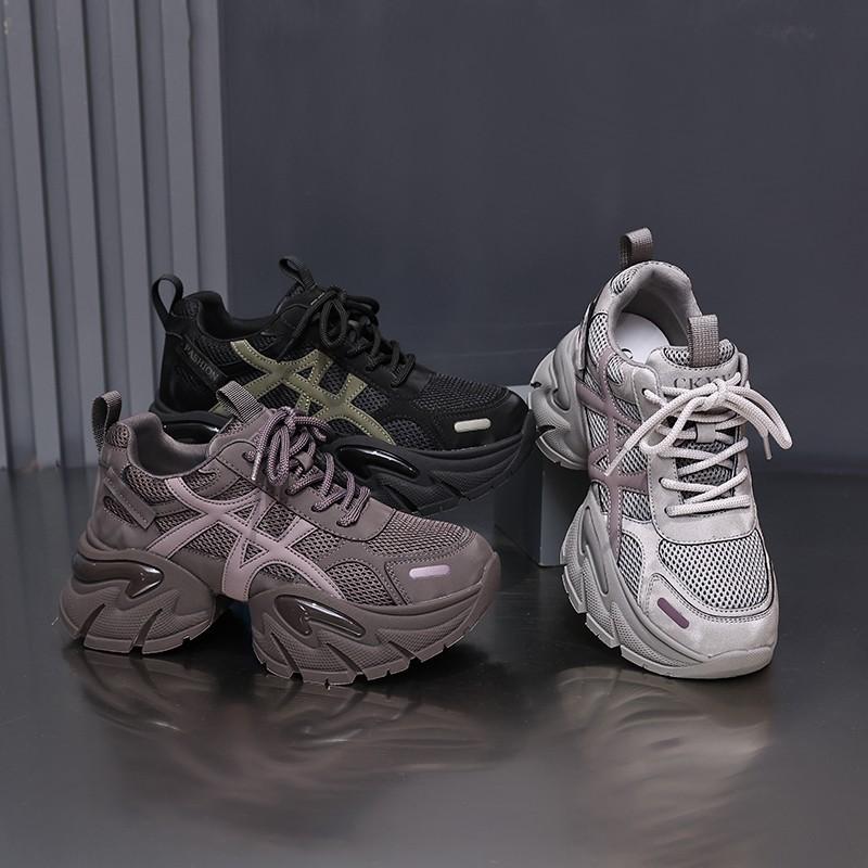 In the autumn of 2025, the new European and American muffin thick-soled heightened versatile casual simple outer wear fashionable female dad shoes