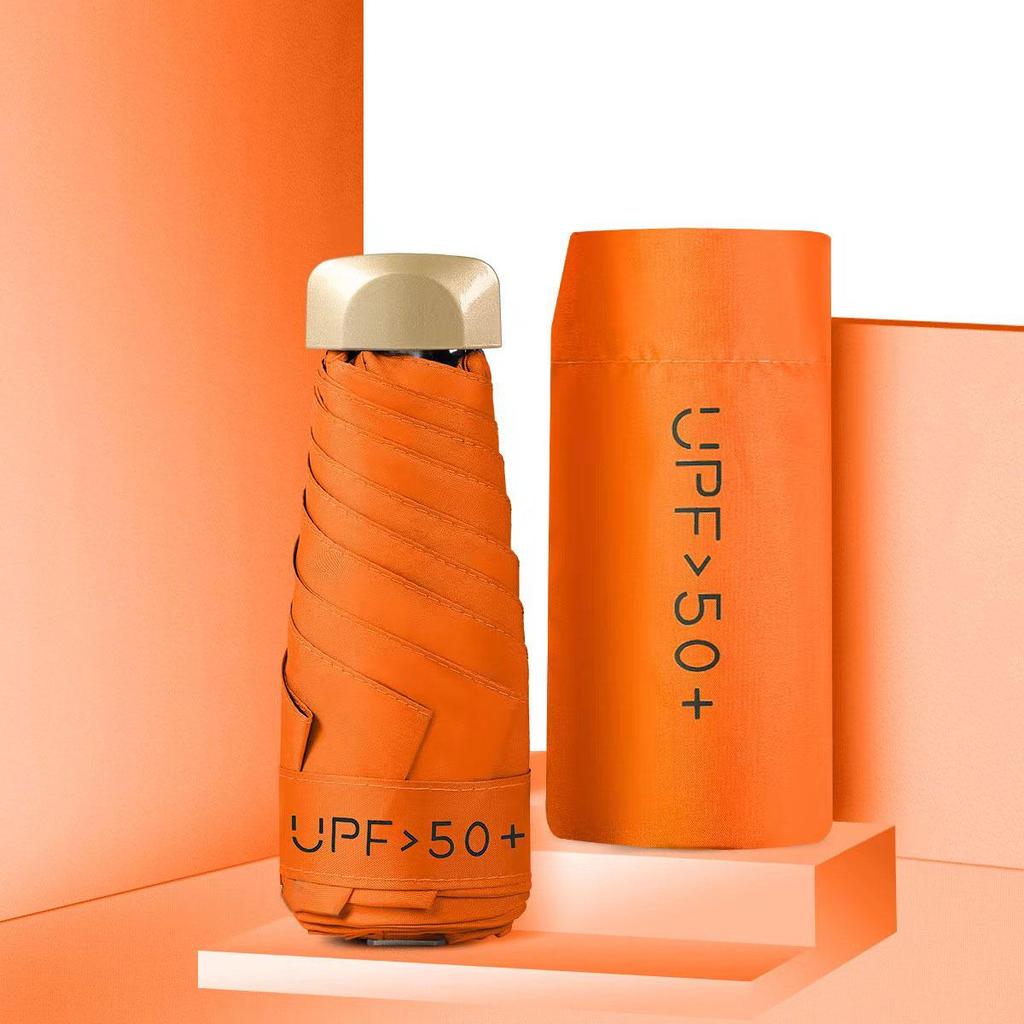 50 % rabatt på svart kapselparaply i lommeformat - Seks-skjerms sammenleggbar for sol og regn