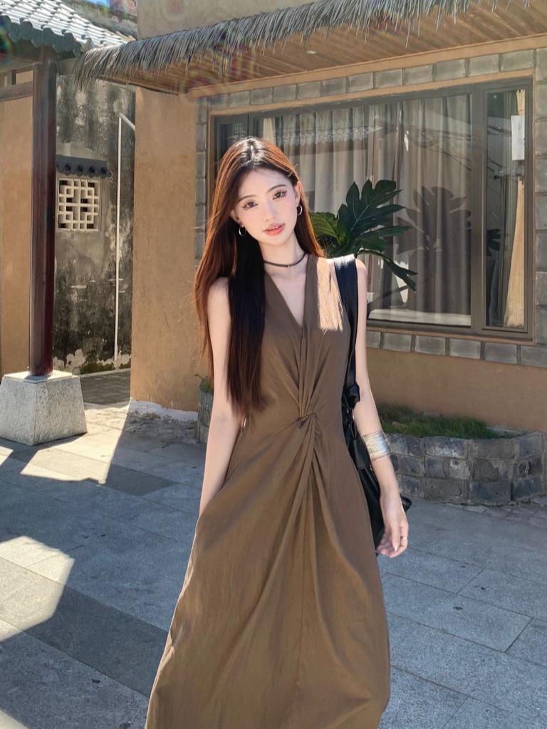 Temperament brown kinked sleeveless vest dress women's summer design long dress v-neck waist thin a-word skirt