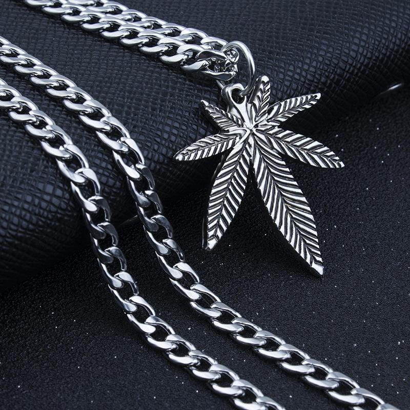 Retro Titanium Steel Necklace for Men, Korean Version, Trendy, Minimalist Maple Leaf Pendant for Women