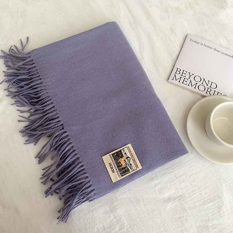 A Winter-specific, All-color, Multifunctional Scarf with A Soft Texture, Resembling The Feel of Cashmere, Providing Warmth and Protection.