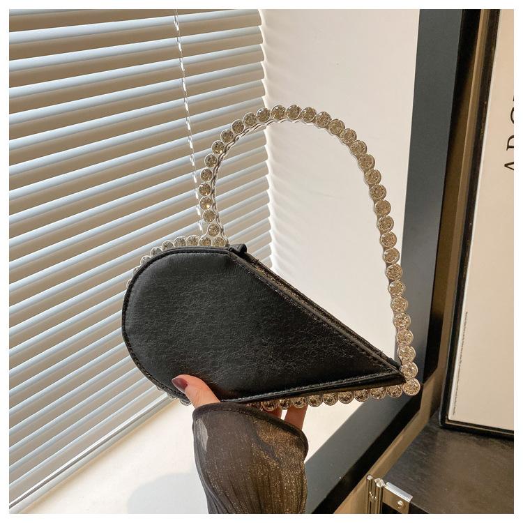 Trend and beautiful 2025 summer new heart-shaped personalized fashion diamond-encrusted dinner fashion women's hand bag