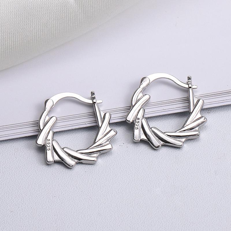 Design Sense Whirlwind Unique Earrings Personalized Design Fashionable Baroque Rotating Ear Buckle Cross-Border Hot-Selling Women
